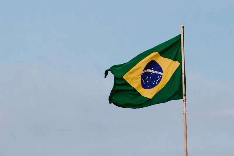 Entre o Local e o Global: Como Empresas Brasileiras Preservam Sua Identidade ao Cruzar Fronteiras